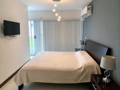 Cuarto con aire acondicionado y TV
