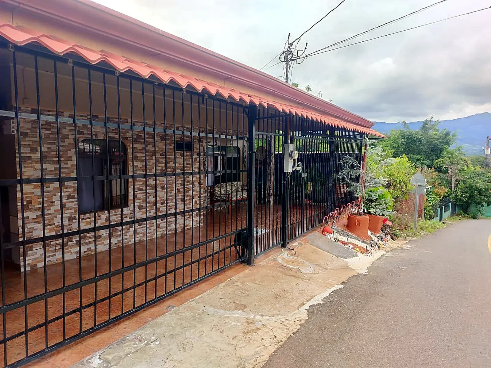Casa de una planta con piscina — Bella Vista, Puriscal
