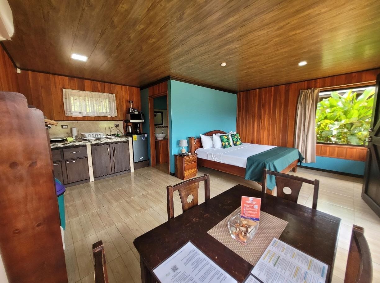 Interior de cabina — cocina equipada